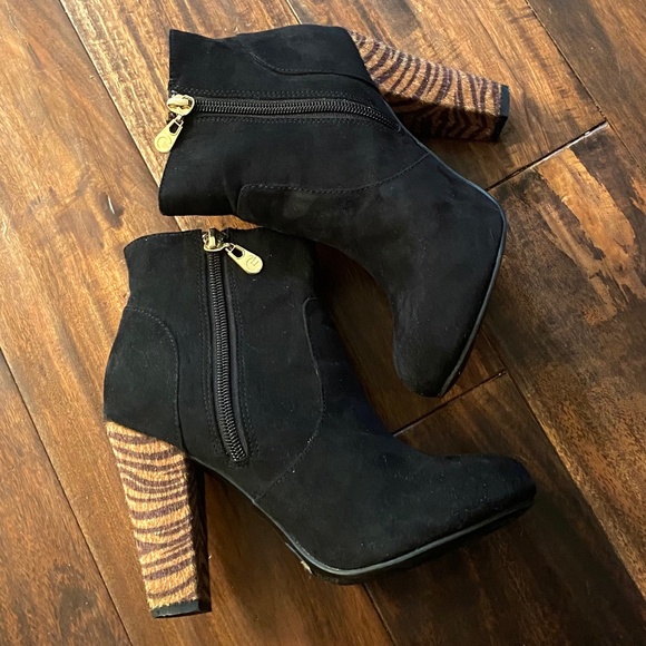 By Guess Black Ankle Boots w/Animal Print Heels (approx 4”) - Picture 1 of 3